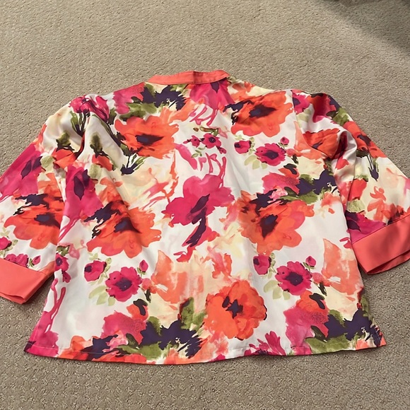 Cruz by Natori pajama top. Size small. 100% polyester - Picture 5 of 5